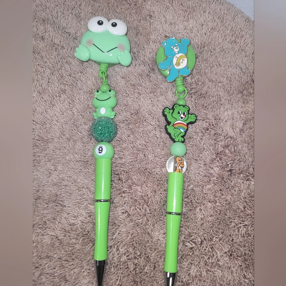 Green frog pen. Homemade and with a clip so you don't lose it.